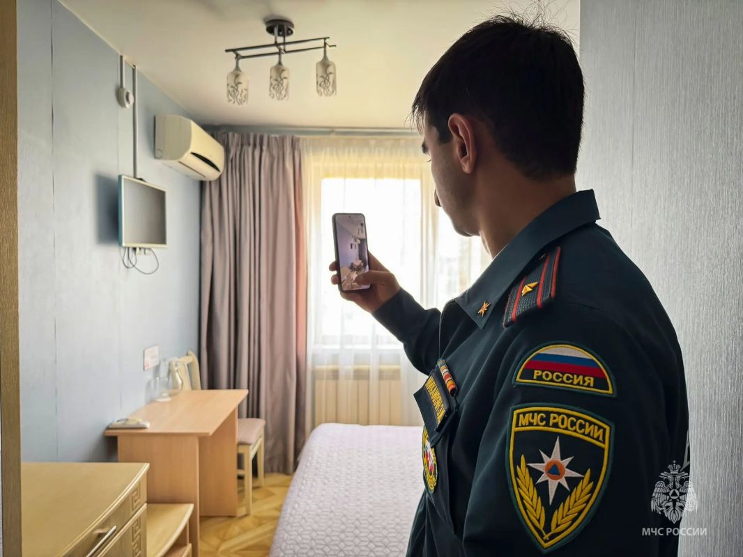 Безопасность под пристальным вниманием специалистов МЧС России Безопасность под пристальным вниманием специалистов МЧС России