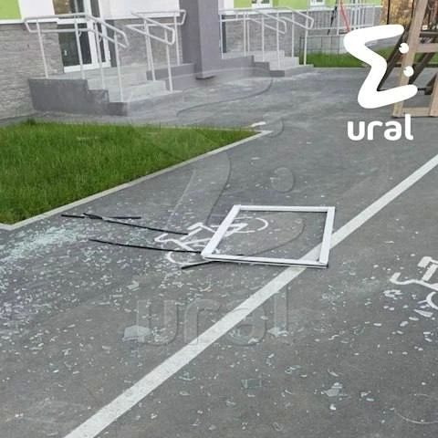 Окна выпадают в ещё одном доме от застройщика "Правобережный", на этот раз в Верхней Пышме Окна выпадают в ещё одном доме от застройщика "Правобережный", на этот раз в Верхней Пышме