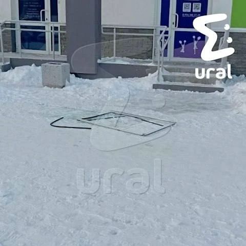 Окна выпадают в ещё одном доме от застройщика "Правобережный", на этот раз в Верхней Пышме Окна выпадают в ещё одном доме от застройщика "Правобережный", на этот раз в Верхней Пышме