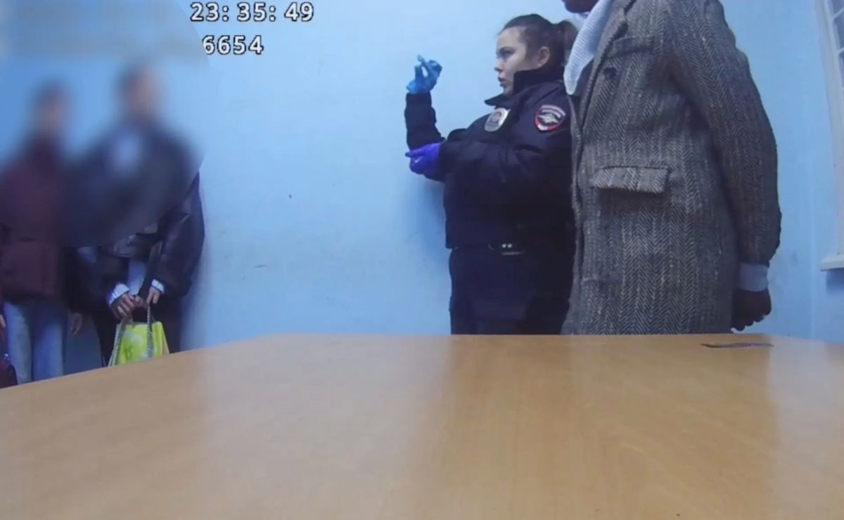 Африканку с запрещенным веществом задержали полицейские в Екатеринбурге Африканку с запрещенным веществом задержали полицейские в Екатеринбурге