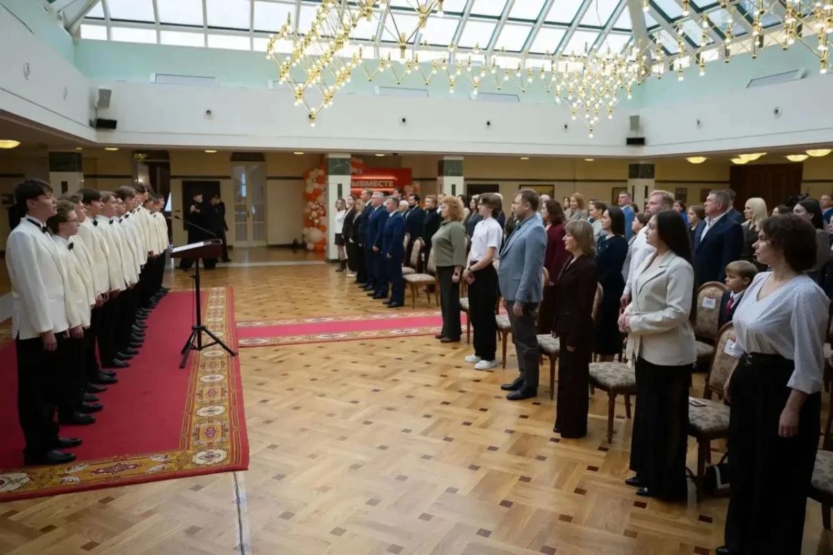 Денис Паслер отметил вклад уральских добровольцев в развитие социальных инициатив Денис Паслер отметил вклад уральских добровольцев в развитие социальных инициатив