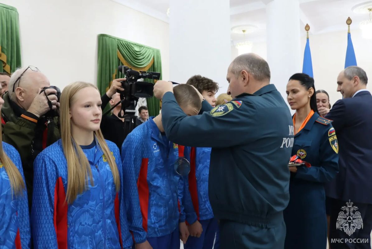 Глава МЧС России отметил достижения юных спортсменов Свердловской области Глава МЧС России отметил достижения юных спортсменов Свердловской области