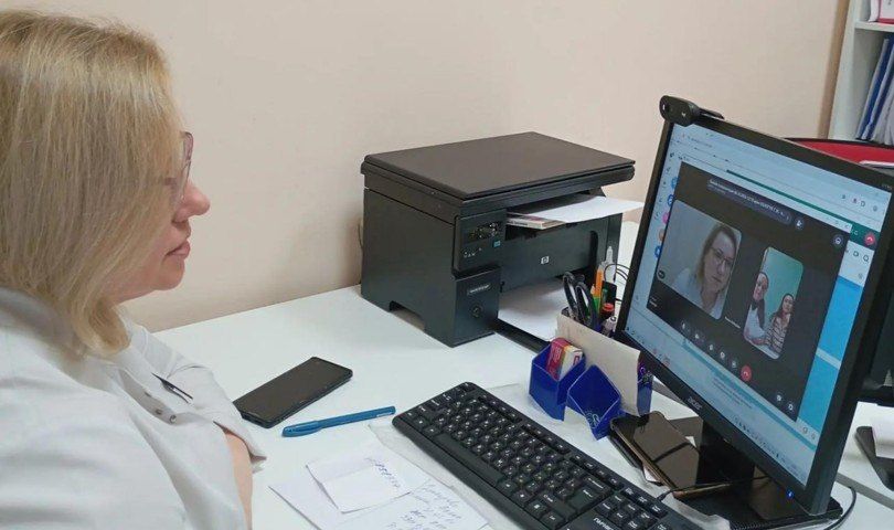 Екатеринбургские врачи начали консультировать жителей Алапаевска через «MAX»