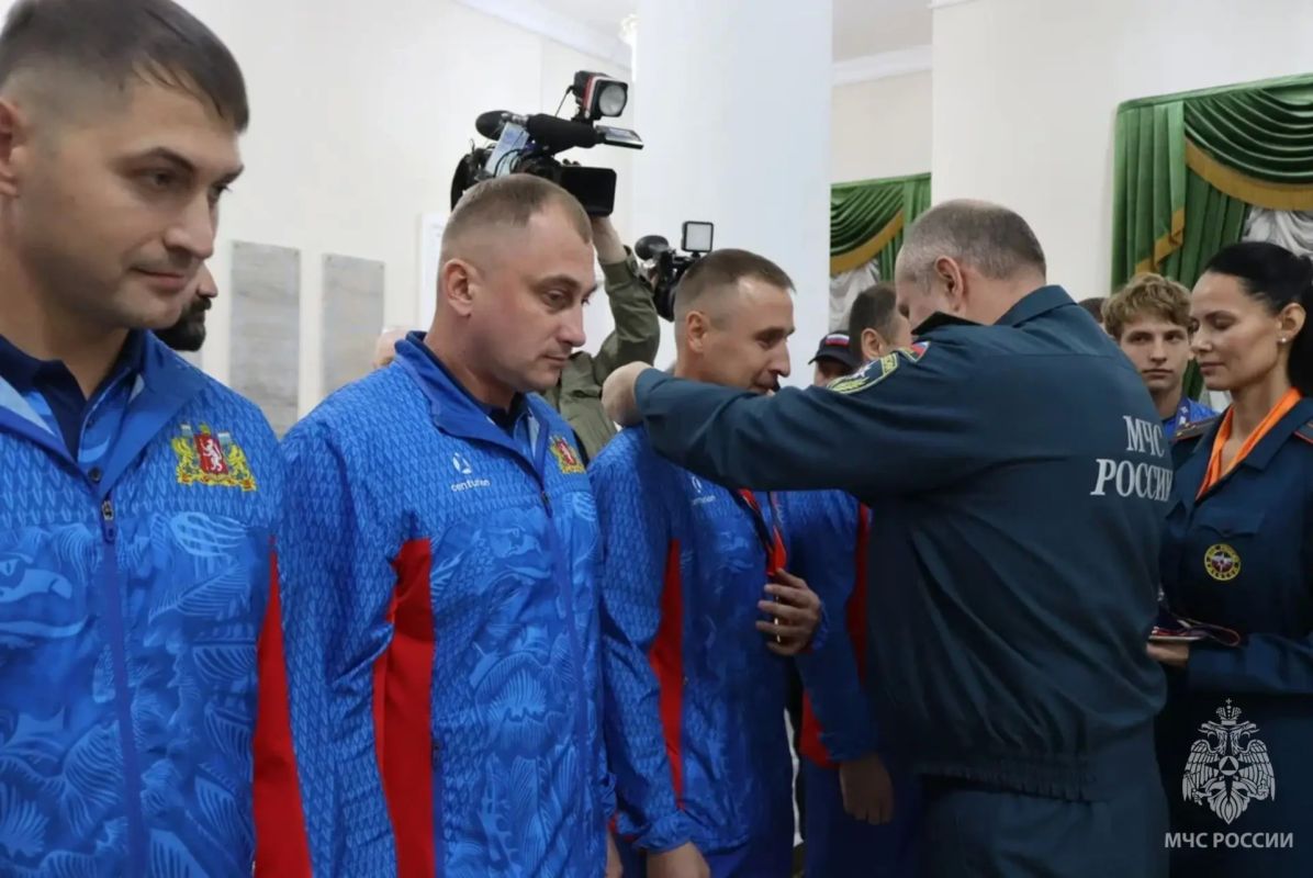 Глава МЧС России отметил достижения юных спортсменов Свердловской области Глава МЧС России отметил достижения юных спортсменов Свердловской области