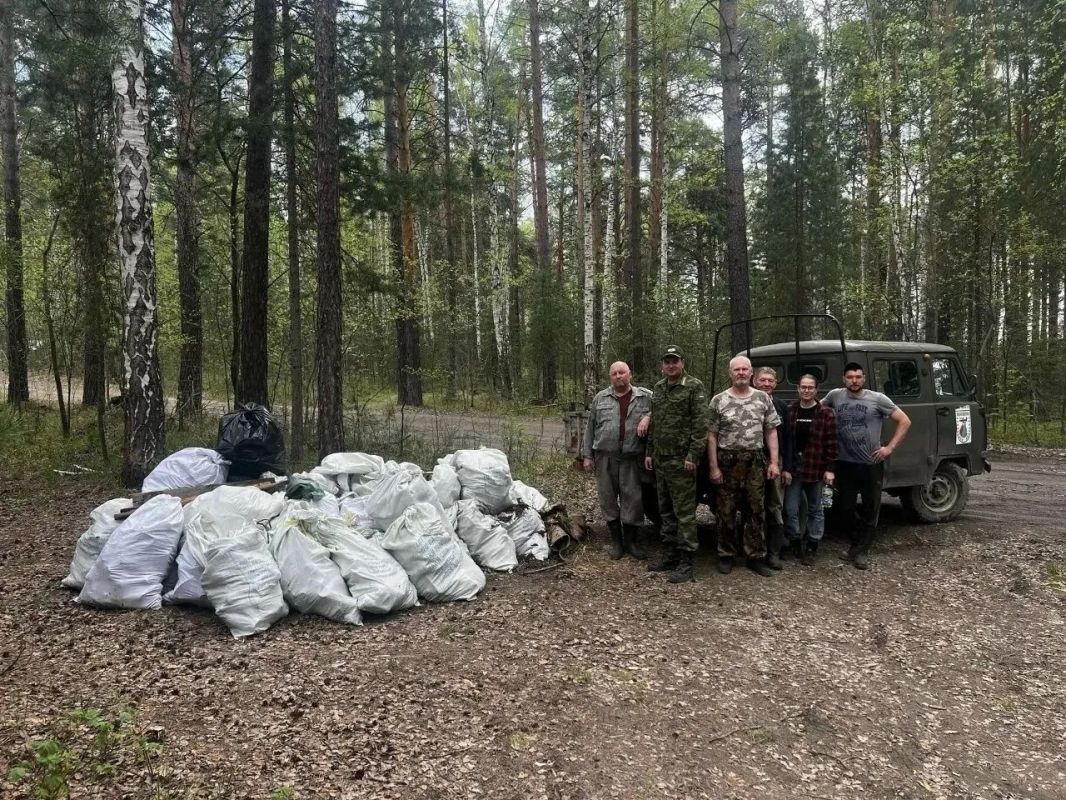 Более семи тысяч свердловчан приняли участие во всероссийской акции «Вода России» Более семи тысяч свердловчан приняли участие во всероссийской акции «Вода России»