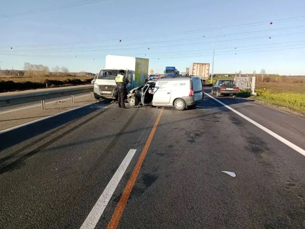 Реверсивное движение из-за аварии введено на 64 км дороги Екатеринбург-Тюмень в Белоярском районе в связи с ДТП