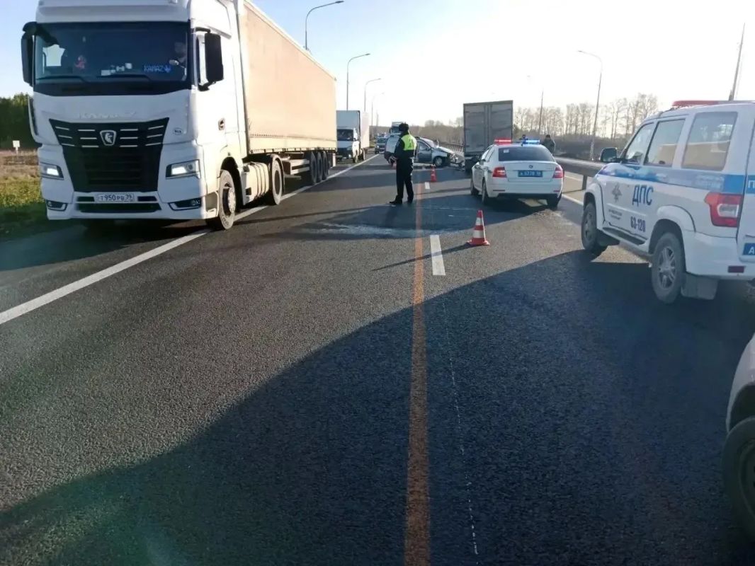 Реверсивное движение из-за аварии введено на 64 км дороги Екатеринбург-Тюмень в Белоярском районе в связи с ДТП Реверсивное движение из-за аварии введено на 64 км дороги Екатеринбург-Тюмень в Белоярском районе в связи с ДТП