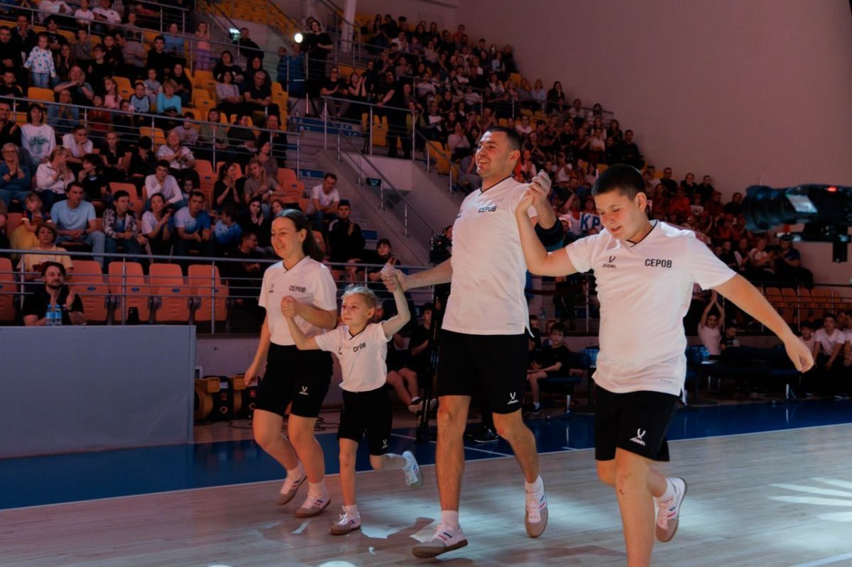 Семья из Серова вышла в финал на шоу "Семь-Я" Семья из Серова вышла в финал на шоу "Семь-Я"