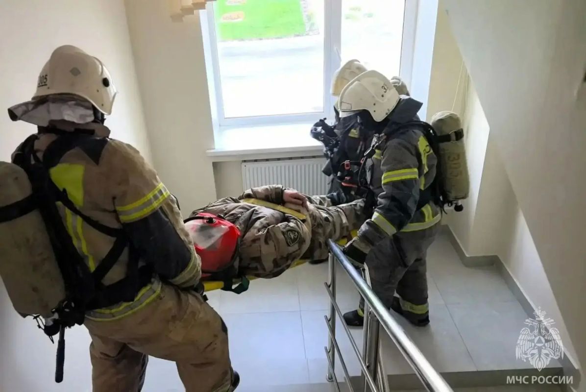 Действовать быстро и слаженно: пожарно-тактические учения в Екатеринбурге Действовать быстро и слаженно: пожарно-тактические учения в Екатеринбурге