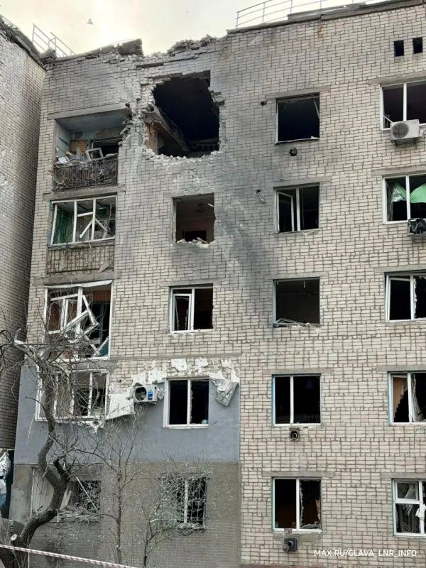 ВСУ ударили по многоквартирному жилому дому в Свердловском муниципальном округе, в результате чего пострадали четыре человека, сообщил глава ЛНР Леонид Пасечник