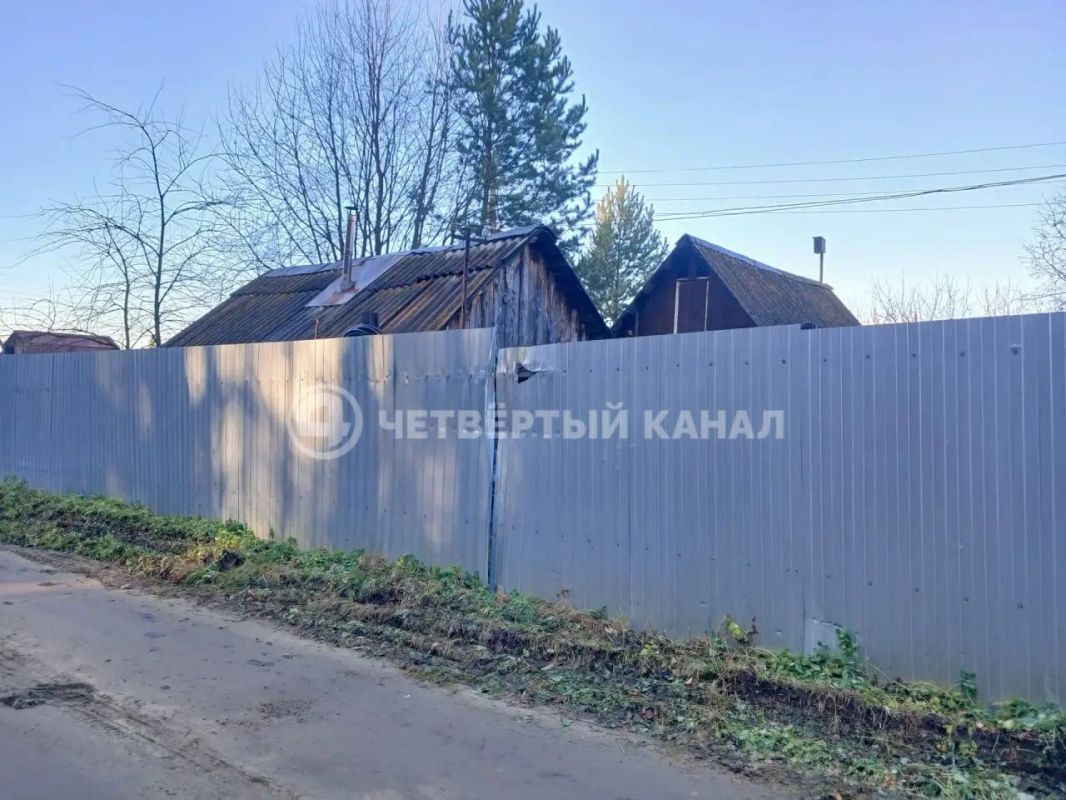 Показываем, во что фуры превратили дорогу под Екатеринбургом Показываем, во что фуры превратили дорогу под Екатеринбургом