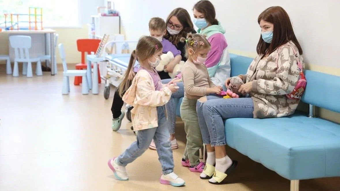 Участницы региональных конкурсов «Главная Мама Екатеринбурга» и «Главная Мама Урала» навестили маленьких пациентов Центра детской онкологии и гематологии Областной детской клинической больницы Участницы региональных конкурсов «Главная Мама Екатеринбурга» и «Главная Мама Урала» навестили маленьких пациентов Центра детской онкологии и гематологии Областной детской клинической больницы