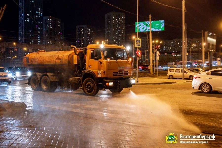 В Екатеринбурге усилили контроль за уборкой улиц перед зимой