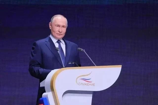 Денис Паслер пригласил свердловчан принять участие в IV Всероссийской муниципальной премии «Служение» Денис Паслер пригласил свердловчан принять участие в IV Всероссийской муниципальной премии «Служение»
