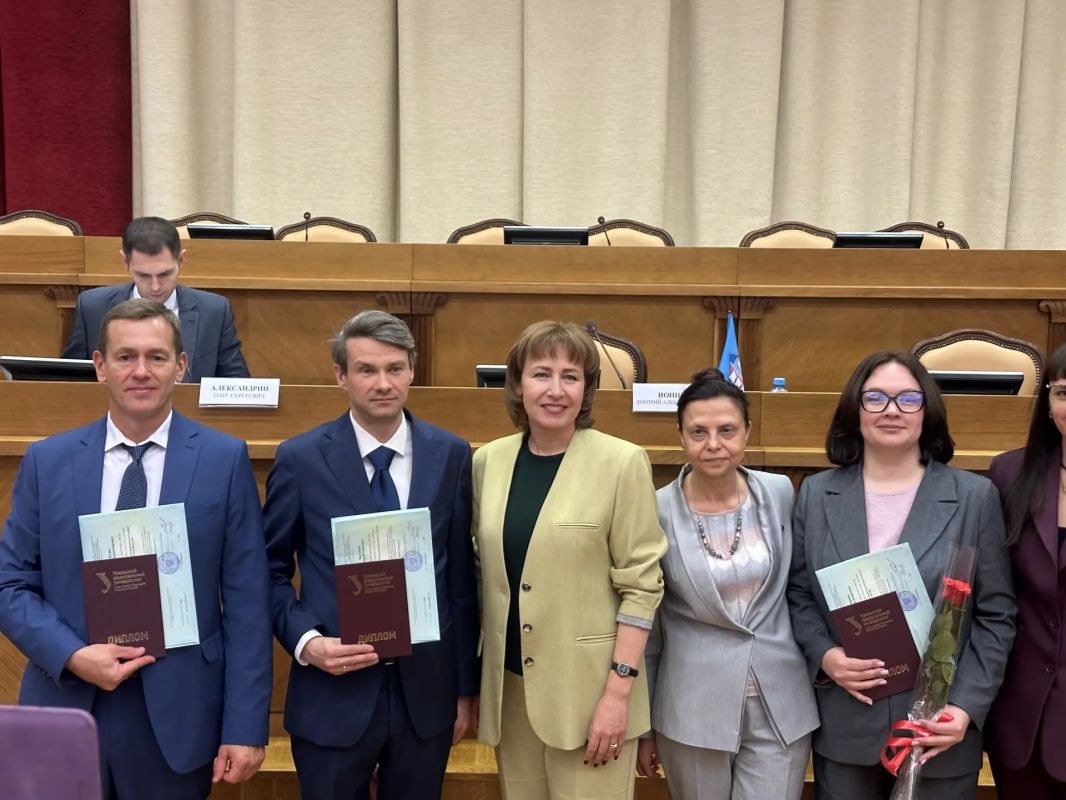 44 руководителя организаций Свердловской области получили дипломы Президентской программы подготовки управленческих кадров 44 руководителя организаций Свердловской области получили дипломы Президентской программы подготовки управленческих кадров