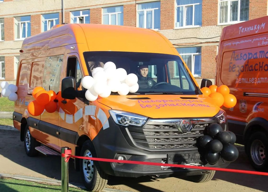 В Свердловской области дан старт новому этапу профилактики детского дорожно-транспортного травматизма: в Верхней Пышме вручен ключ от нового комплекса «Лаборатория безопасности» В Свердловской области дан старт новому этапу профилактики детского дорожно-транспортного травматизма: в Верхней Пышме вручен ключ от нового комплекса «Лаборатория безопасности»