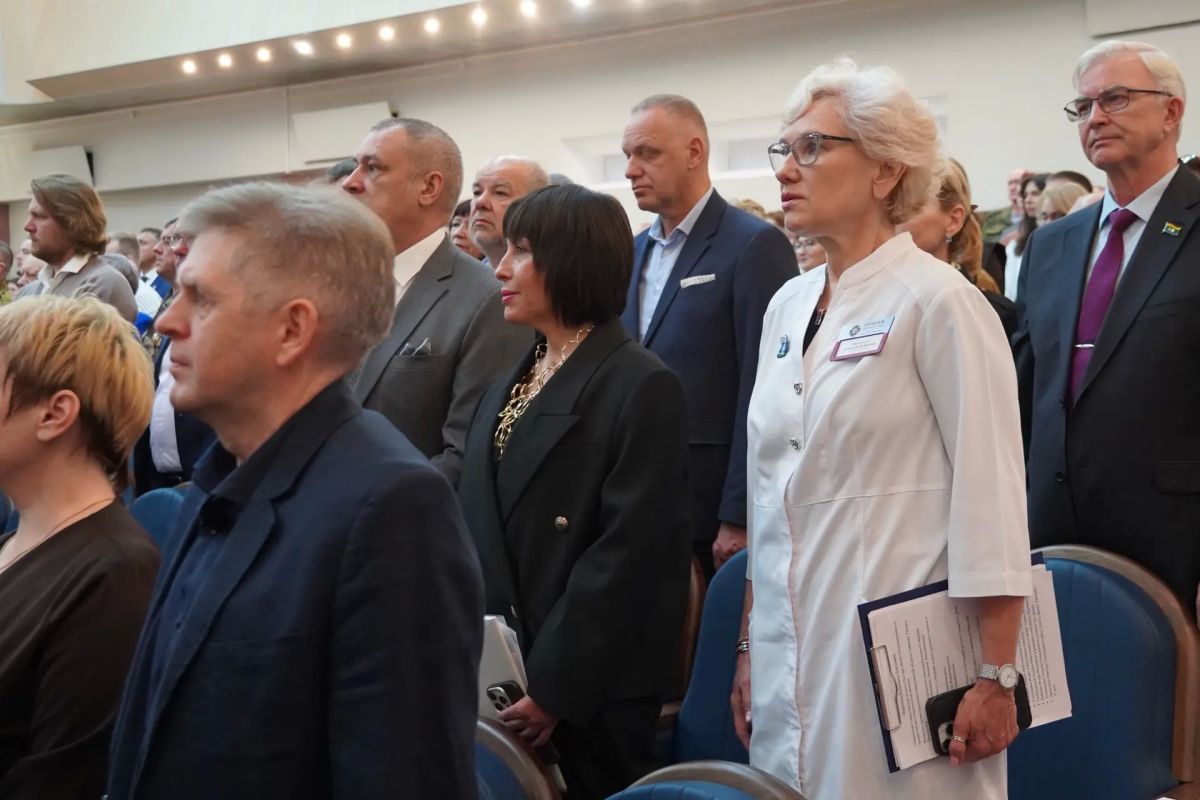 Денис Паслер в день 85-летия госпиталя для ветеранов войн поблагодарил коллектив за профессионализм и внимательное отношение к пациентам Денис Паслер в день 85-летия госпиталя для ветеранов войн поблагодарил коллектив за профессионализм и внимательное отношение к пациентам