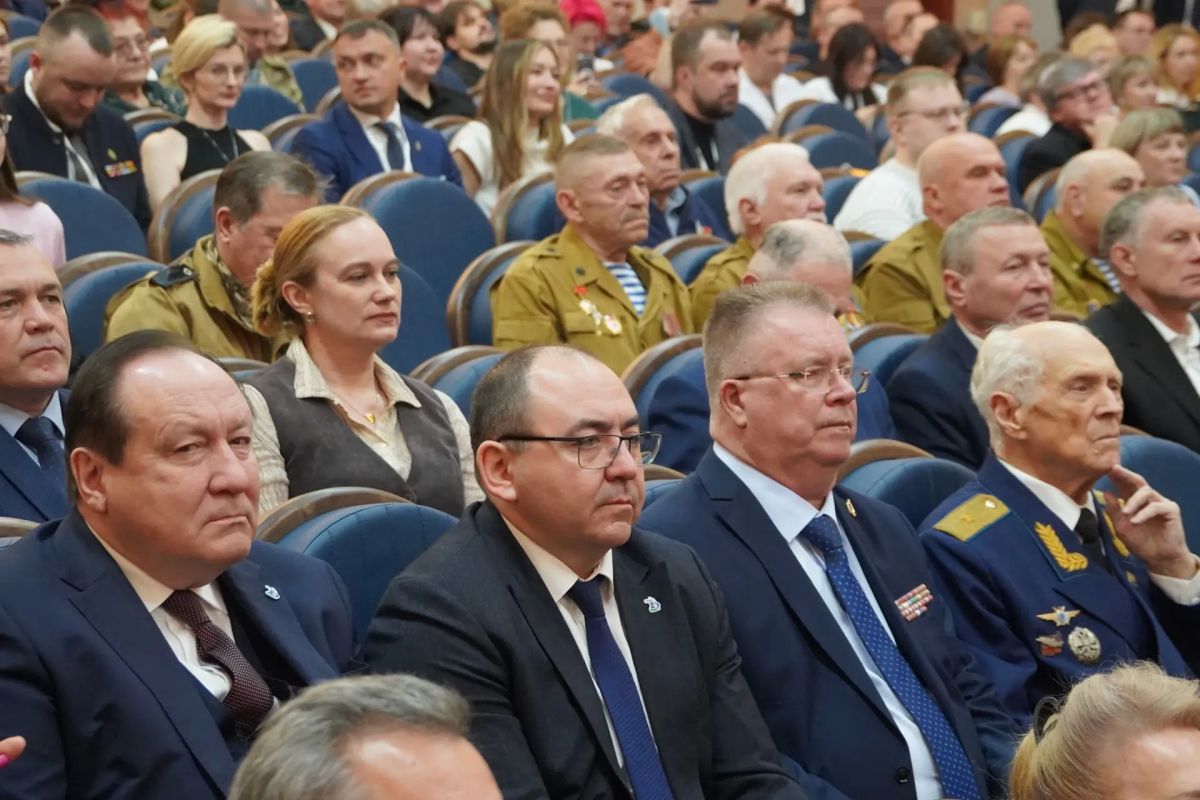 Денис Паслер в день 85-летия госпиталя для ветеранов войн поблагодарил коллектив за профессионализм и внимательное отношение к пациентам Денис Паслер в день 85-летия госпиталя для ветеранов войн поблагодарил коллектив за профессионализм и внимательное отношение к пациентам