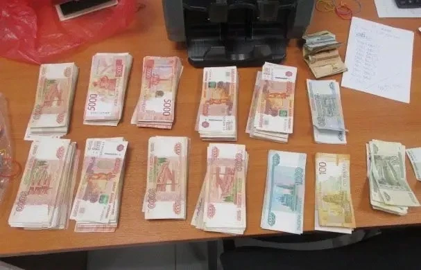 700 тысяч рублей изъяли у гражданина Армении в аэропорту Кольцово