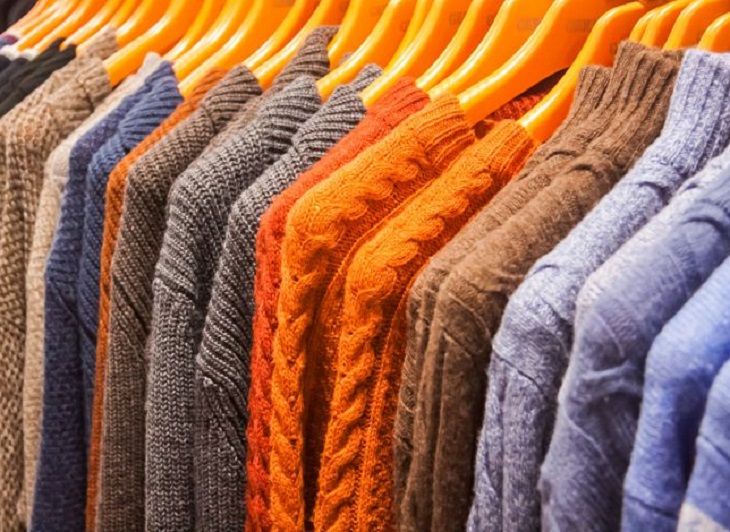 Хитрые хозяйки прячут в шкафу эти вещицы: белье больше не пахнет сыростью