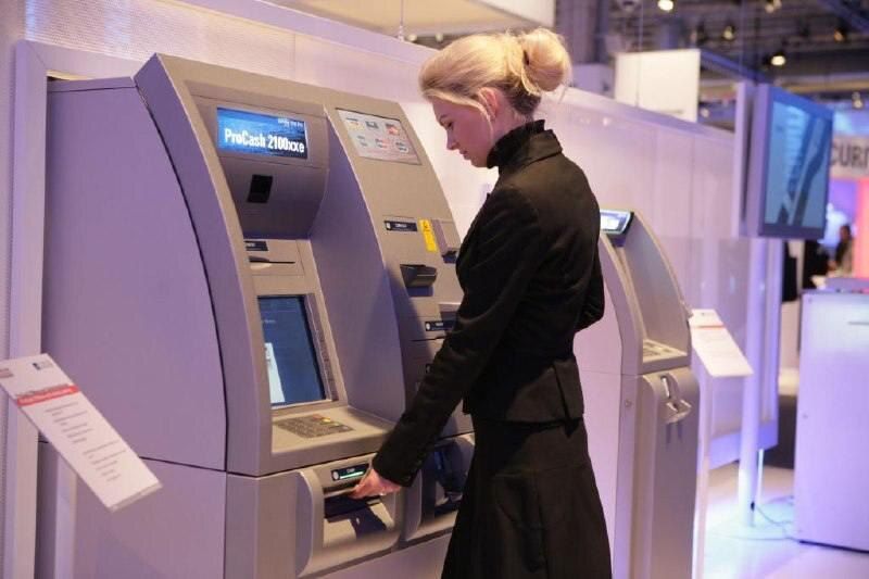 Заработная плата на чужую карту: легально или нет?