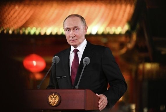 Забота о семье: Путин ограничивает обязательные работы для родителей