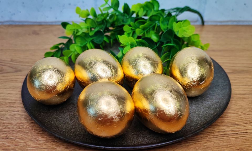 Как сделать пасхальные яйца золотыми и необычными: 3 натуральных способа