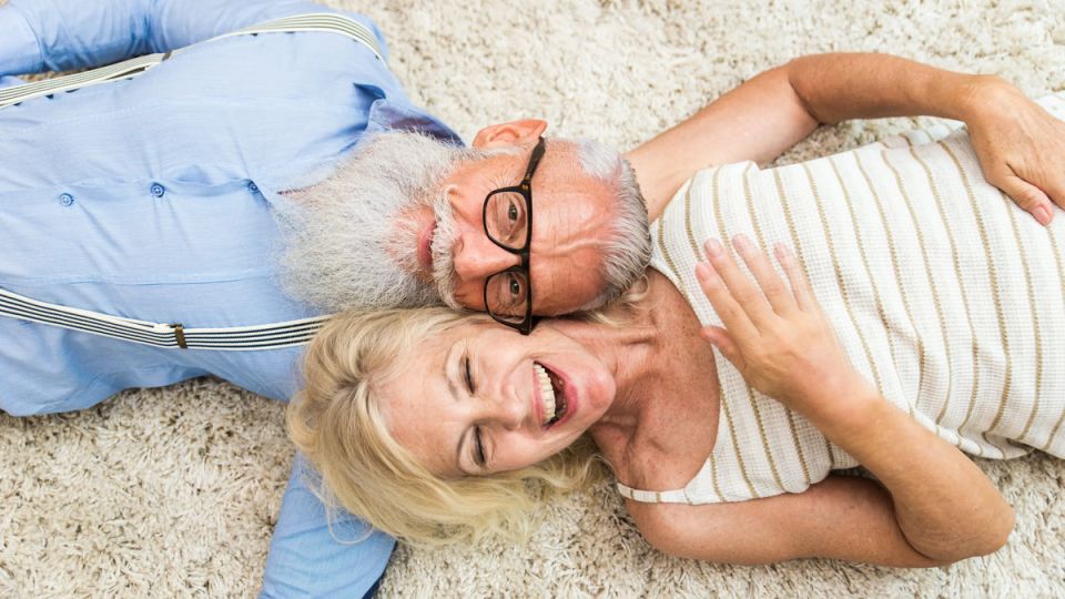 Пожилое одиночество: мужчины хотят вместе, женщины предпочитают свободу