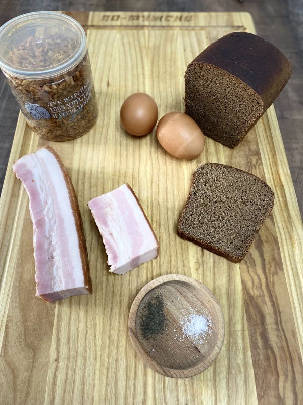 Ароматная яичница с грудинкой: Верните вкус детства на завтрак