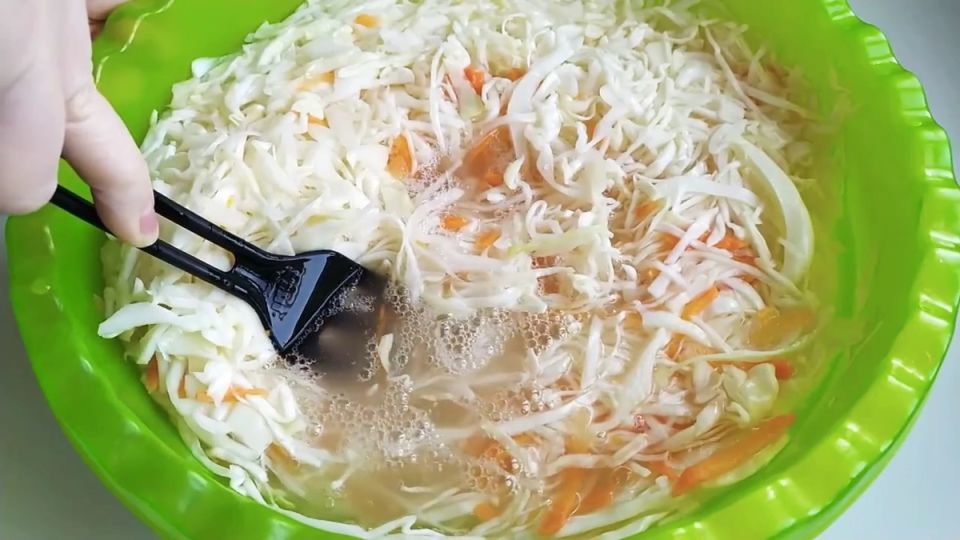 Квашеная капуста: полезный рассол, который стоит попробовать