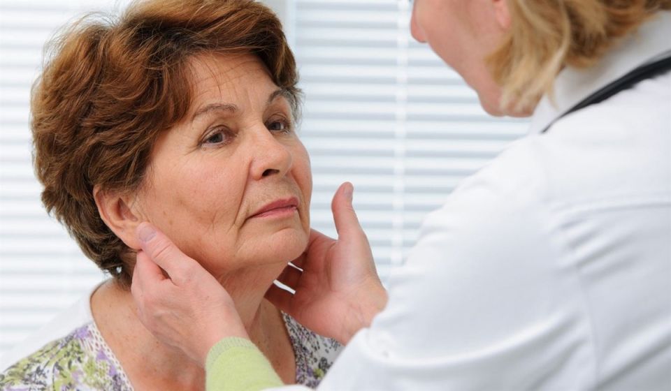 Ошибки, которые вы делаете после 60 лет и вредите щитовидной железе