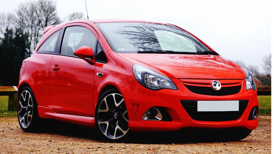 Неожиданное исчезновение автомобиля на торгах: судебный пристав в центре скандала